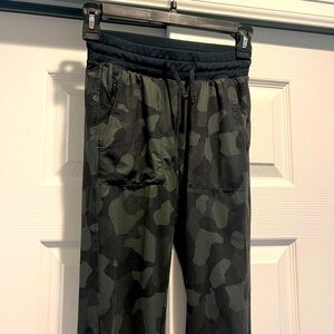 Zella, Girls’ Black/Gray Camouflage Joggers, Size S (7/8)